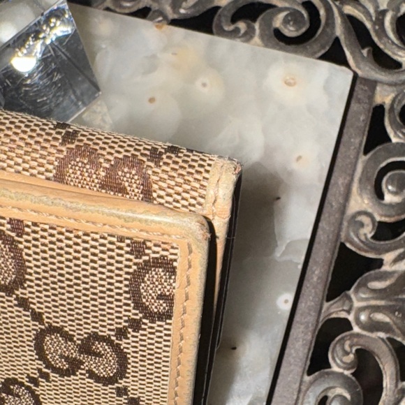 Gucci Beige Monogram Wallet - Picture 3 of 17